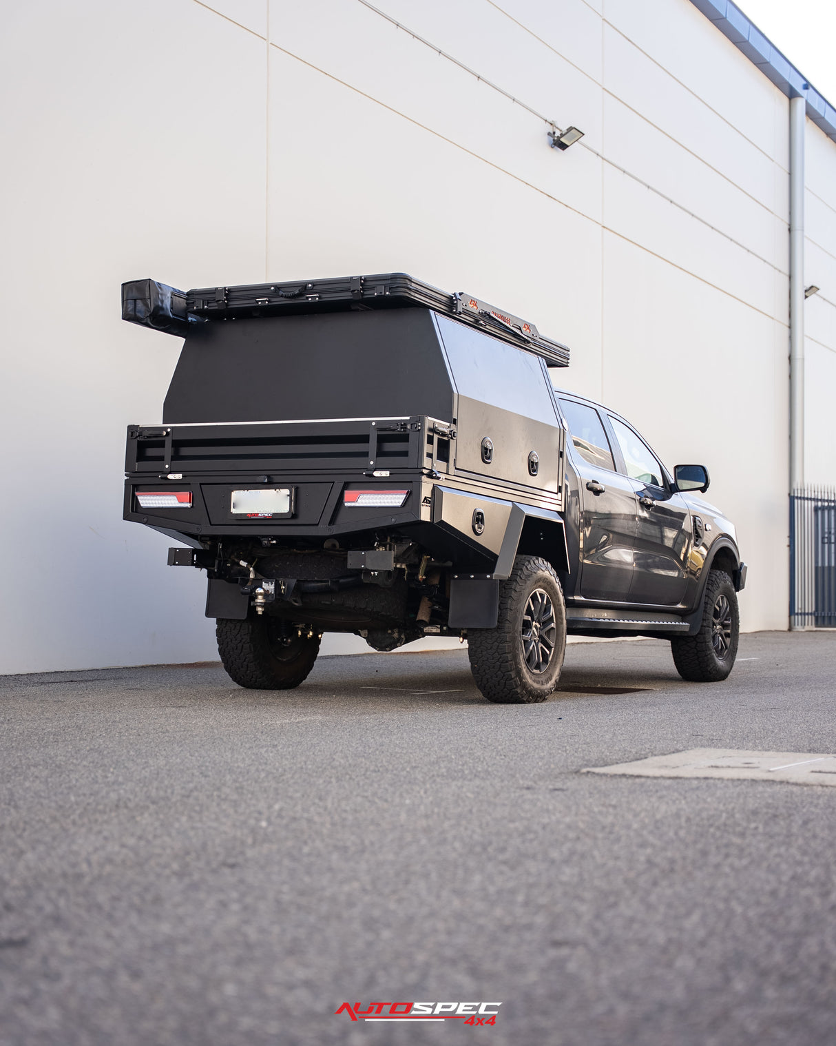 Heavy Duty Tray Side Kit - 300mm - Matte Black