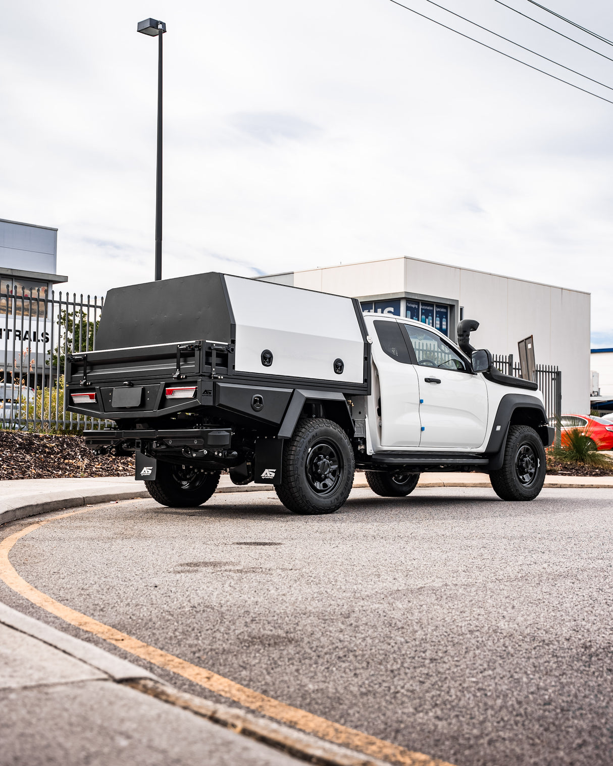 1.3 - Space Cab Super Duty, 1700 on 2000 tray, White CC (just Canopy), tray sides - DSC09119.jpg