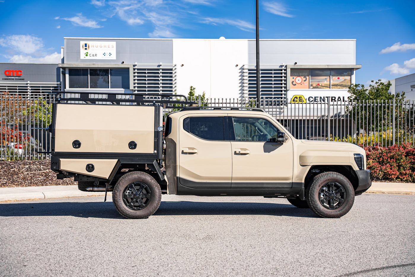 1.6 - Tasman, 1700 v2, CC Sandy Taupe, Rear Ladder, Spare Wheel Carrier, Ladder Rack - DSC08170.jpg