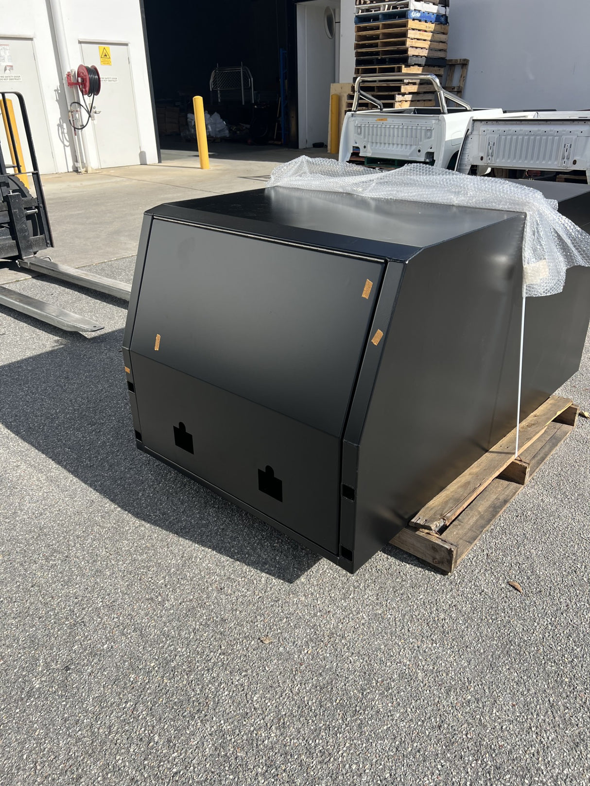 Scratch & Dent - 1000mm Aluminium Canopy - Black