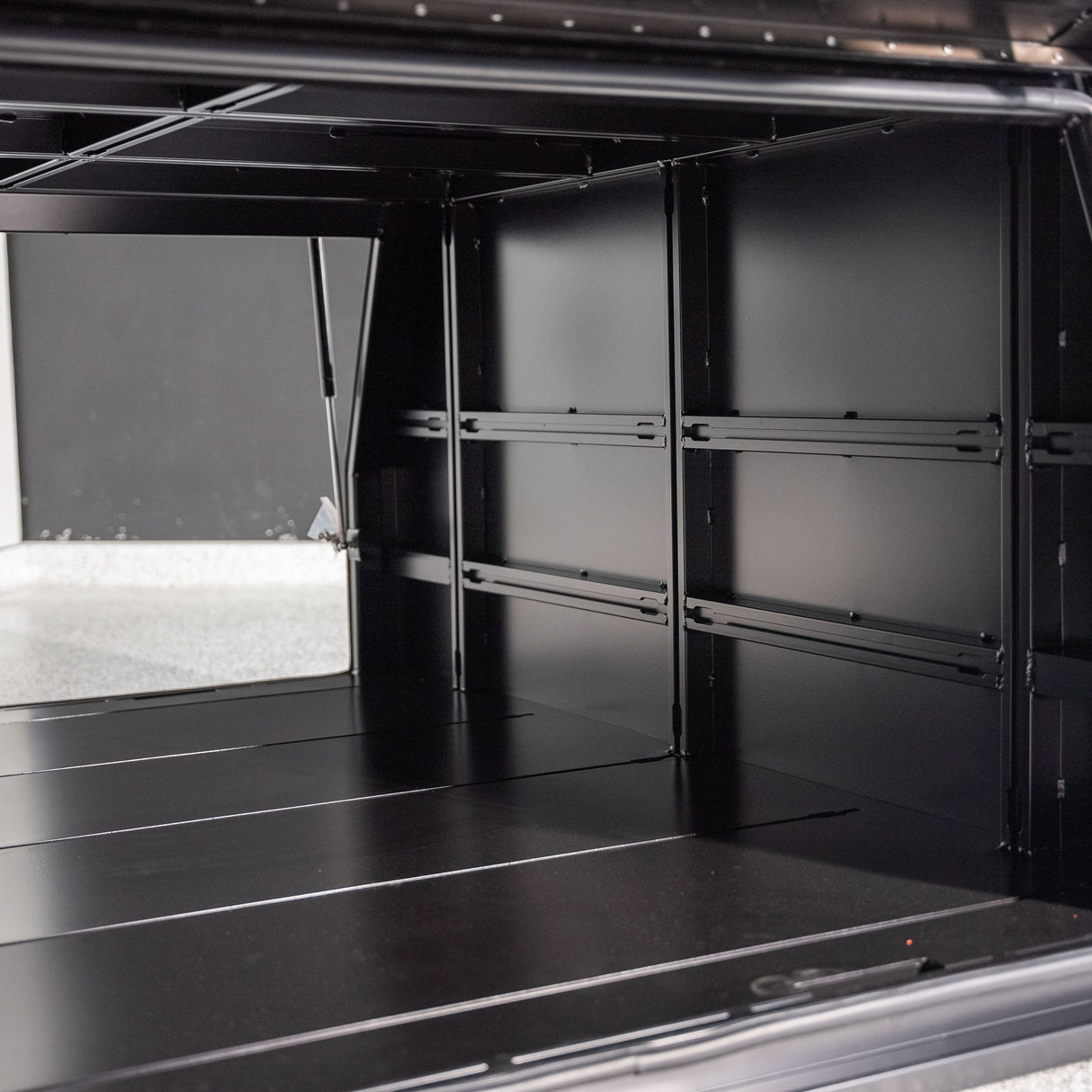1400mm Aluminium American Truck Canopy - Black