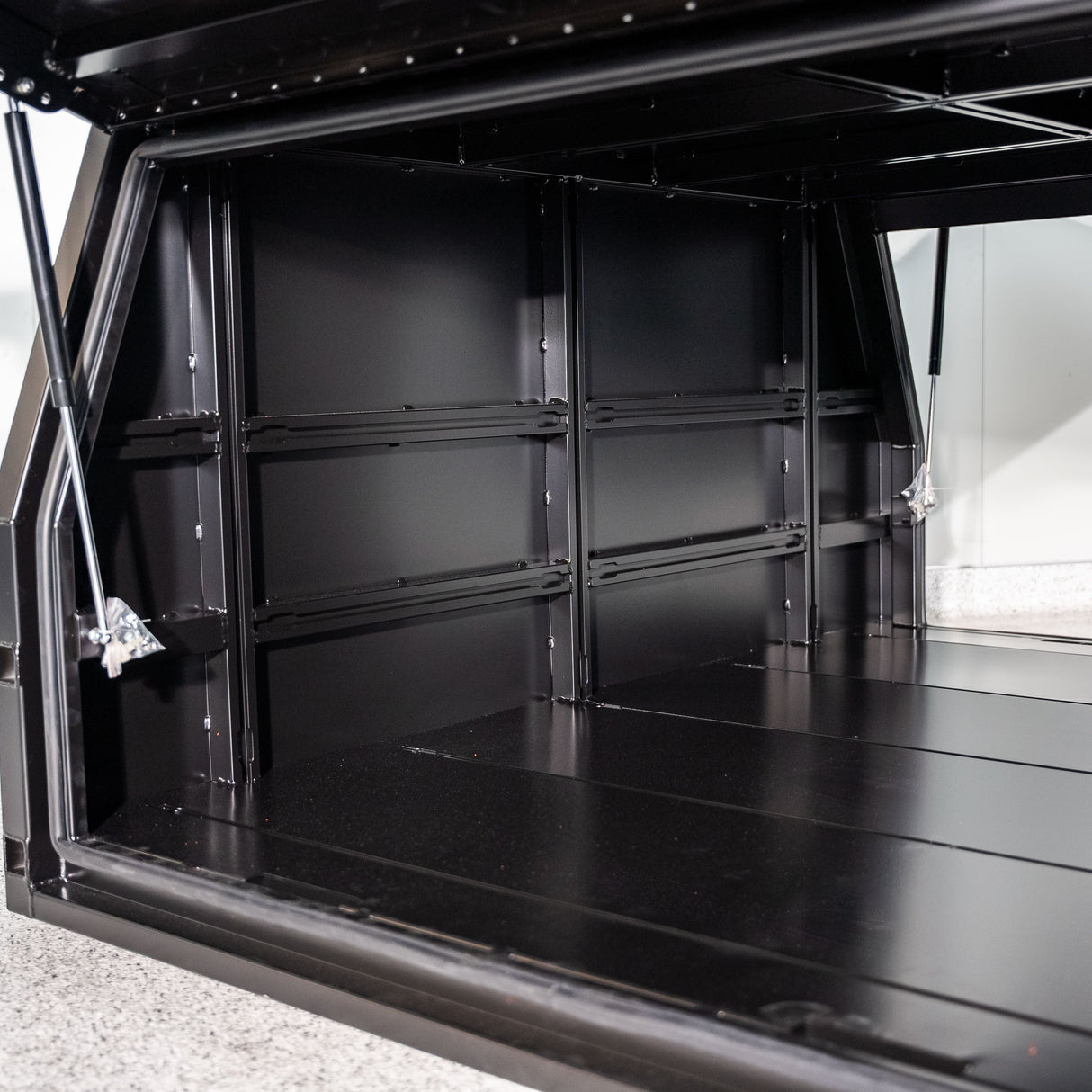 1400mm Aluminium American Truck Canopy - Black