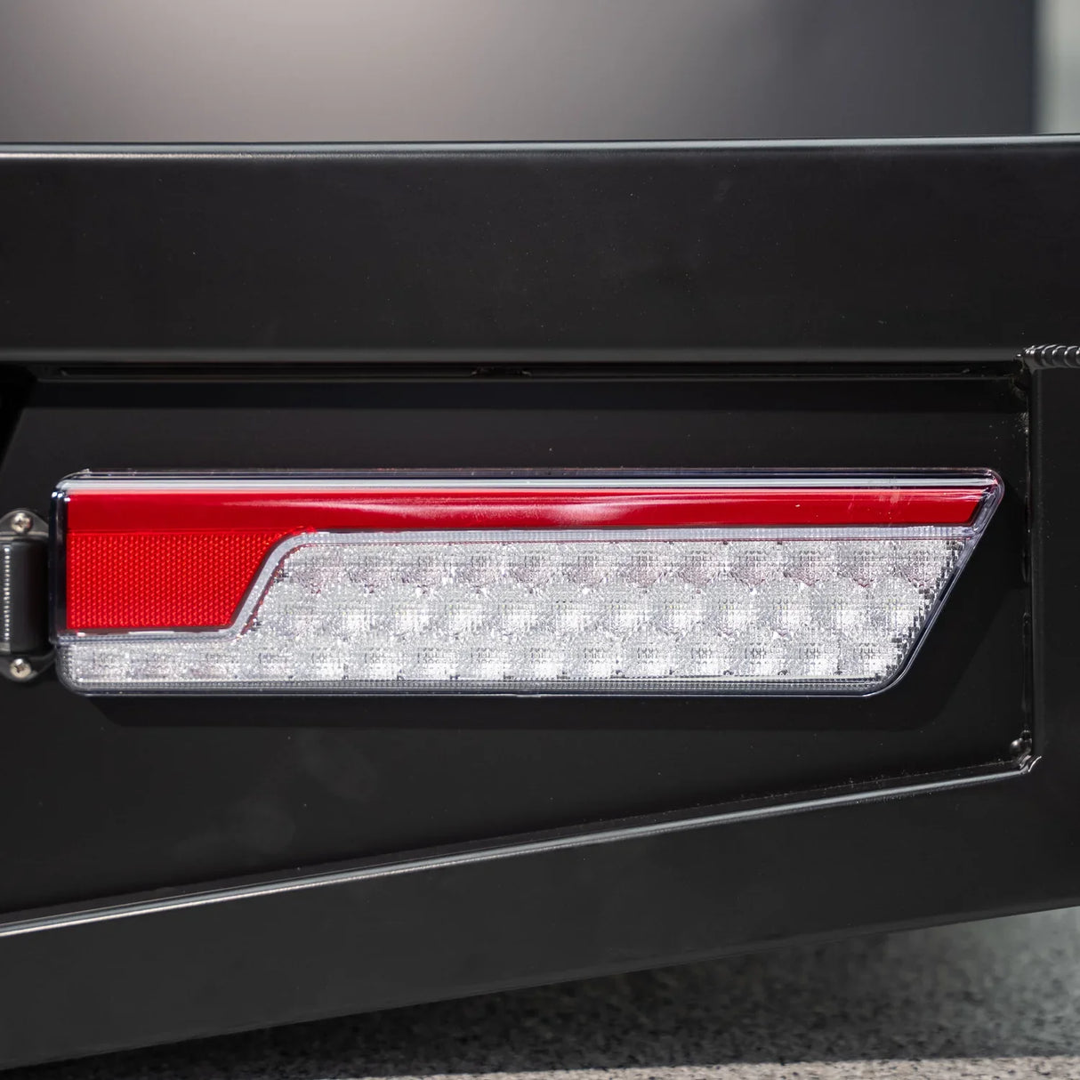 Aluminium Space Cab Tray with Trundle - 2000mm - Matte Black