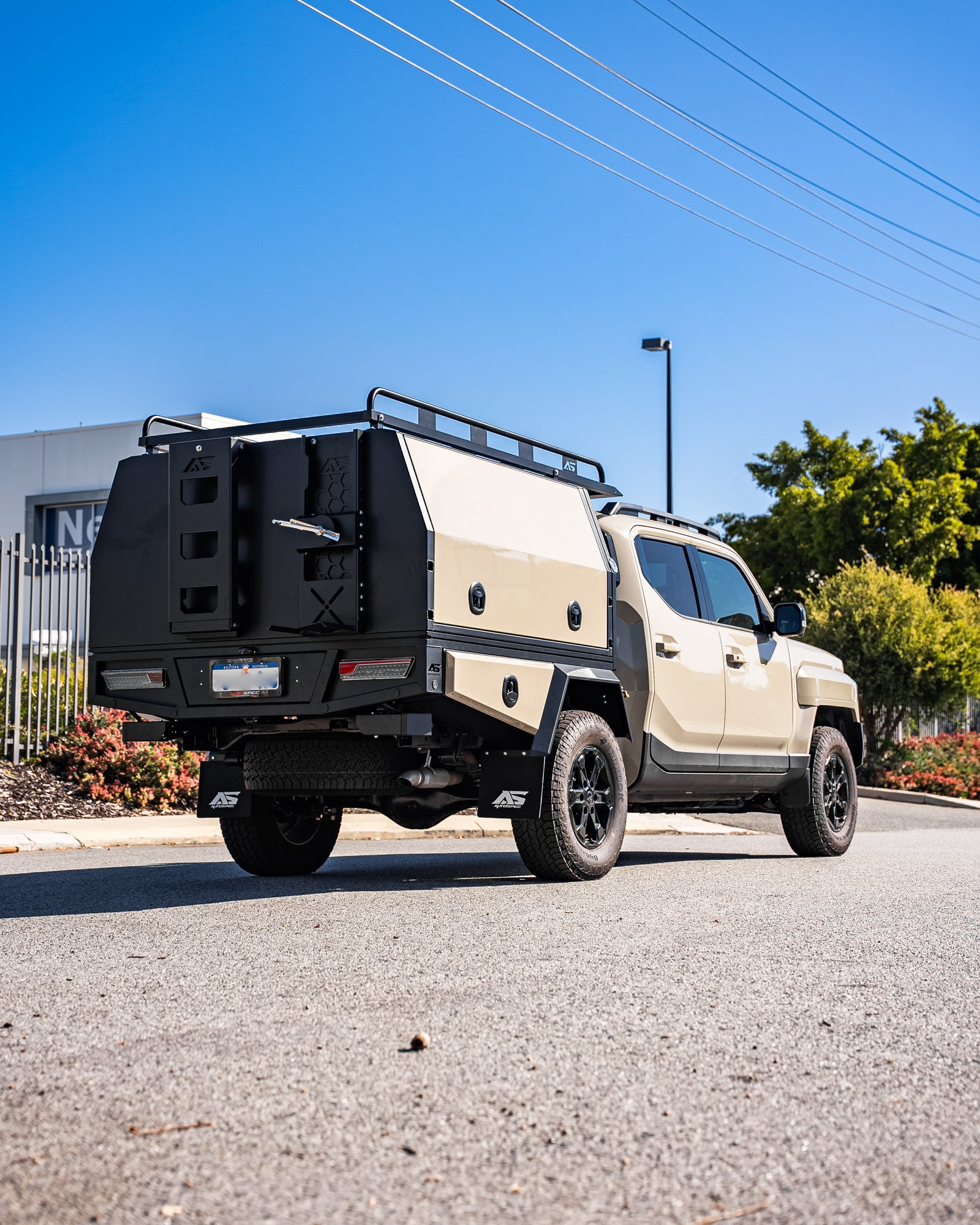 1.2 - Tasman, 1700 v2, CC Sandy Taupe, Rear Ladder, Spare Wheel Carrier, Ladder Rack - DSC08163.jpg