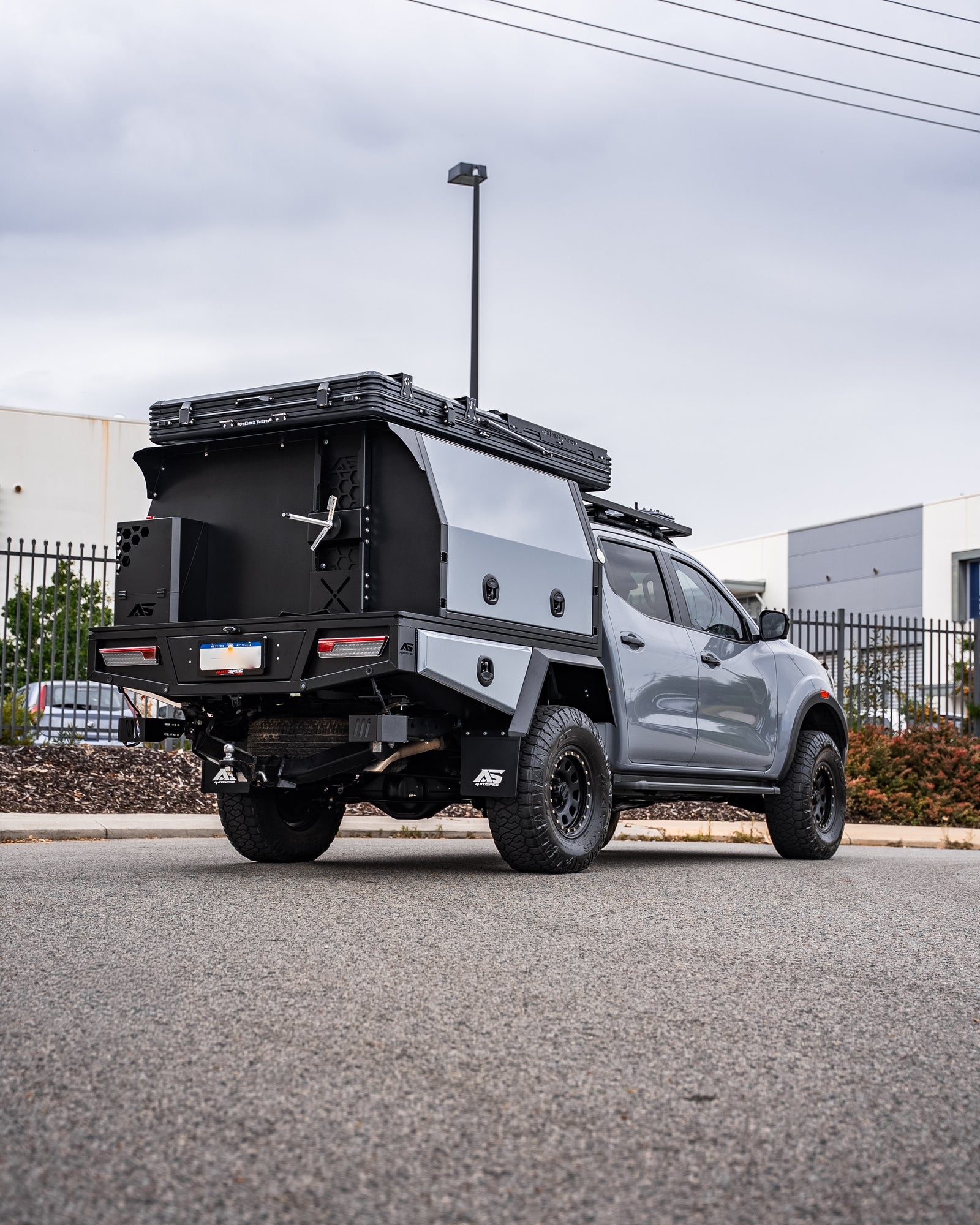 1.4 - Navara, 1400 v2, Blue Grey CC, Spare Wheel Carrier, Jerry Can Holder - DSC08410-2.jpg