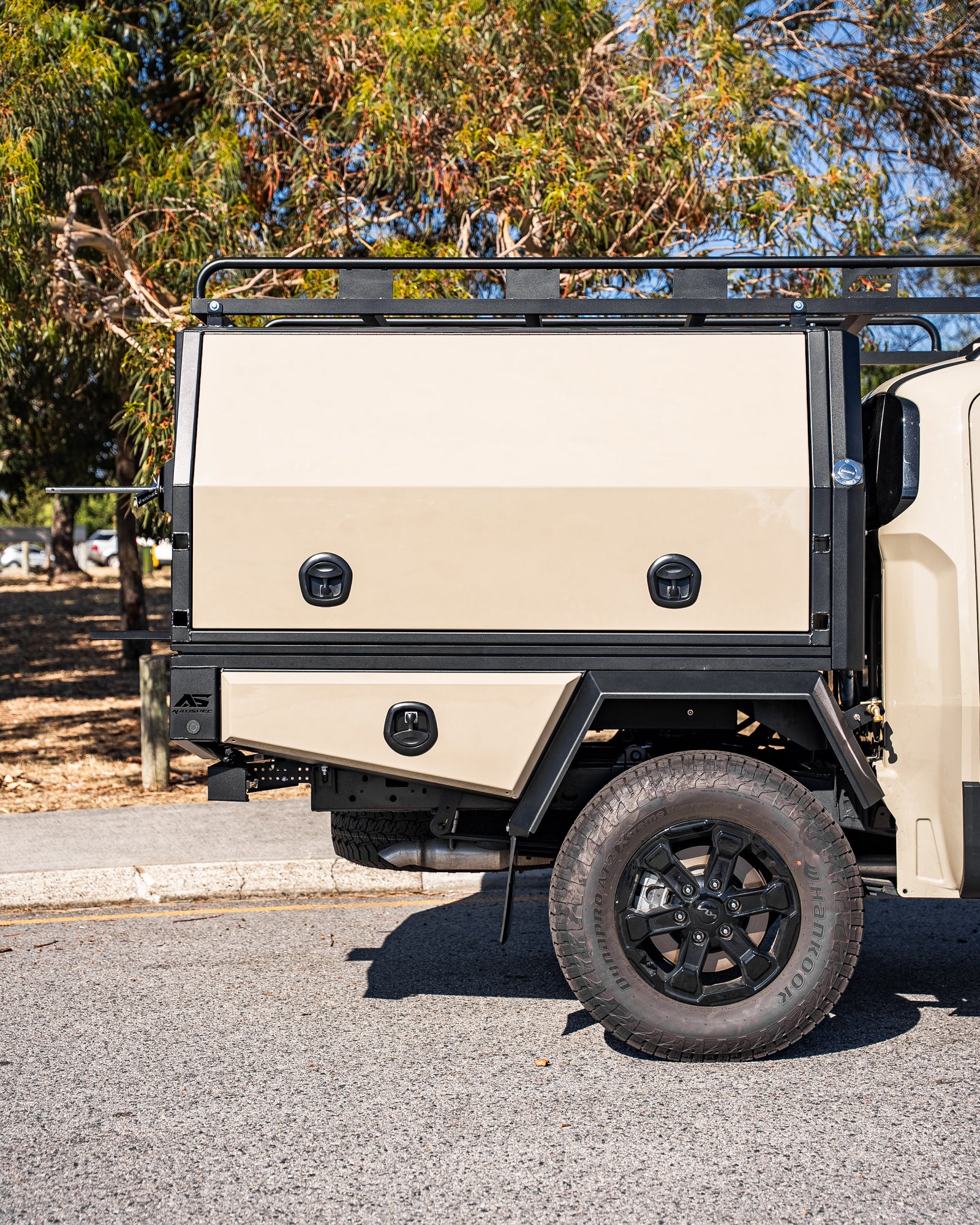 1.5 - Tasman, 1700 v2, CC Sandy Taupe, Rear Ladder, Spare Wheel Carrier, Ladder Rack - DSC08145.jpg