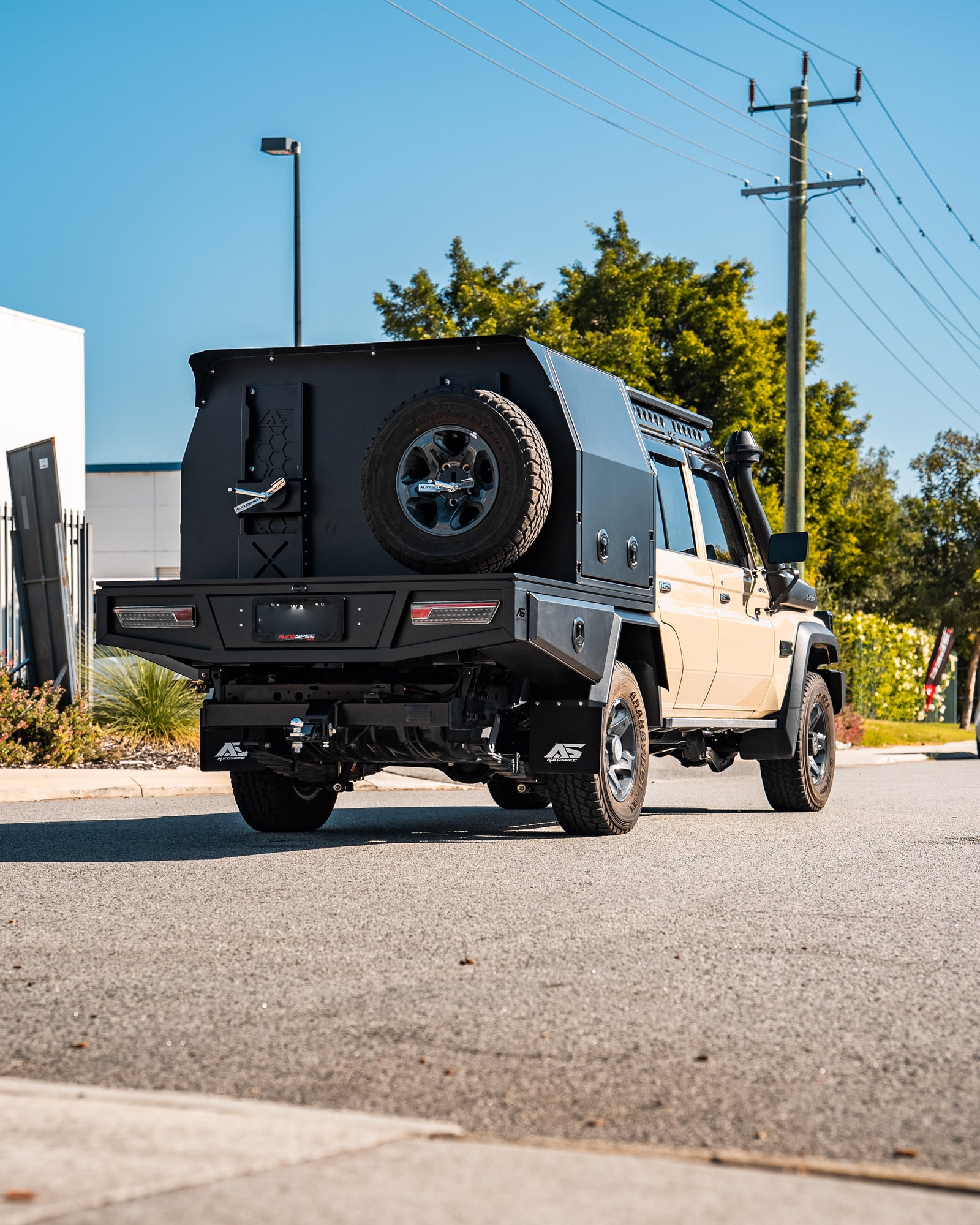 10.3 - 79 Series, 1000 v2, Spare Wheel Carrier, Jerry Can Holder - DSC02121.jpg