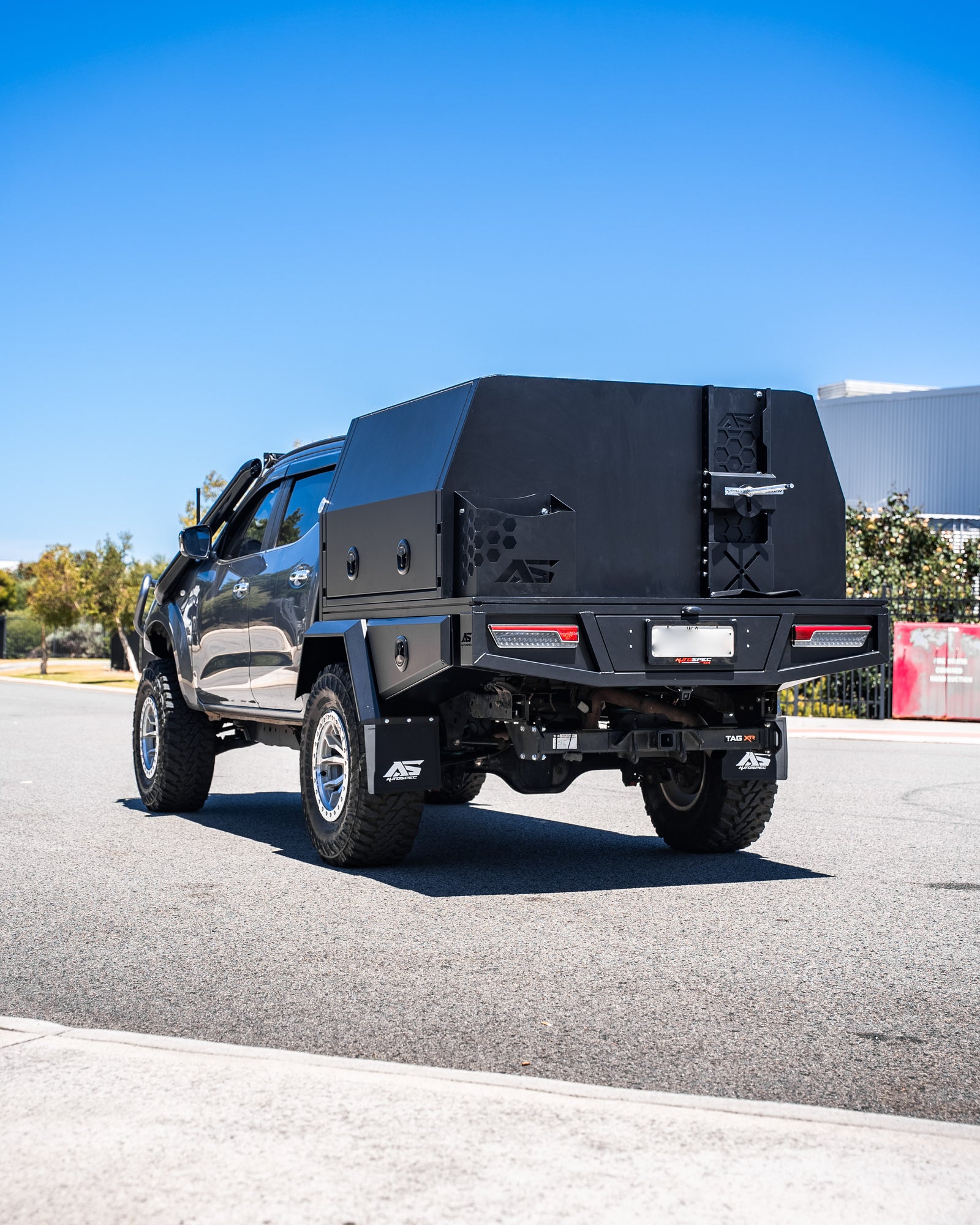 2.2 - Navara, 1400 v2, Non Lockable Jerry Can Holder, Spare Wheel Carrier - DSC08054.jpg