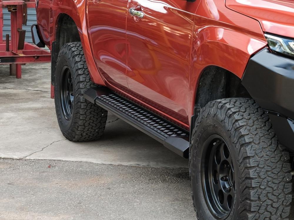 PIAK Side Step (Roadrunner, Black) for Mitsubishi Triton MR (11/2018 to 12/2023)