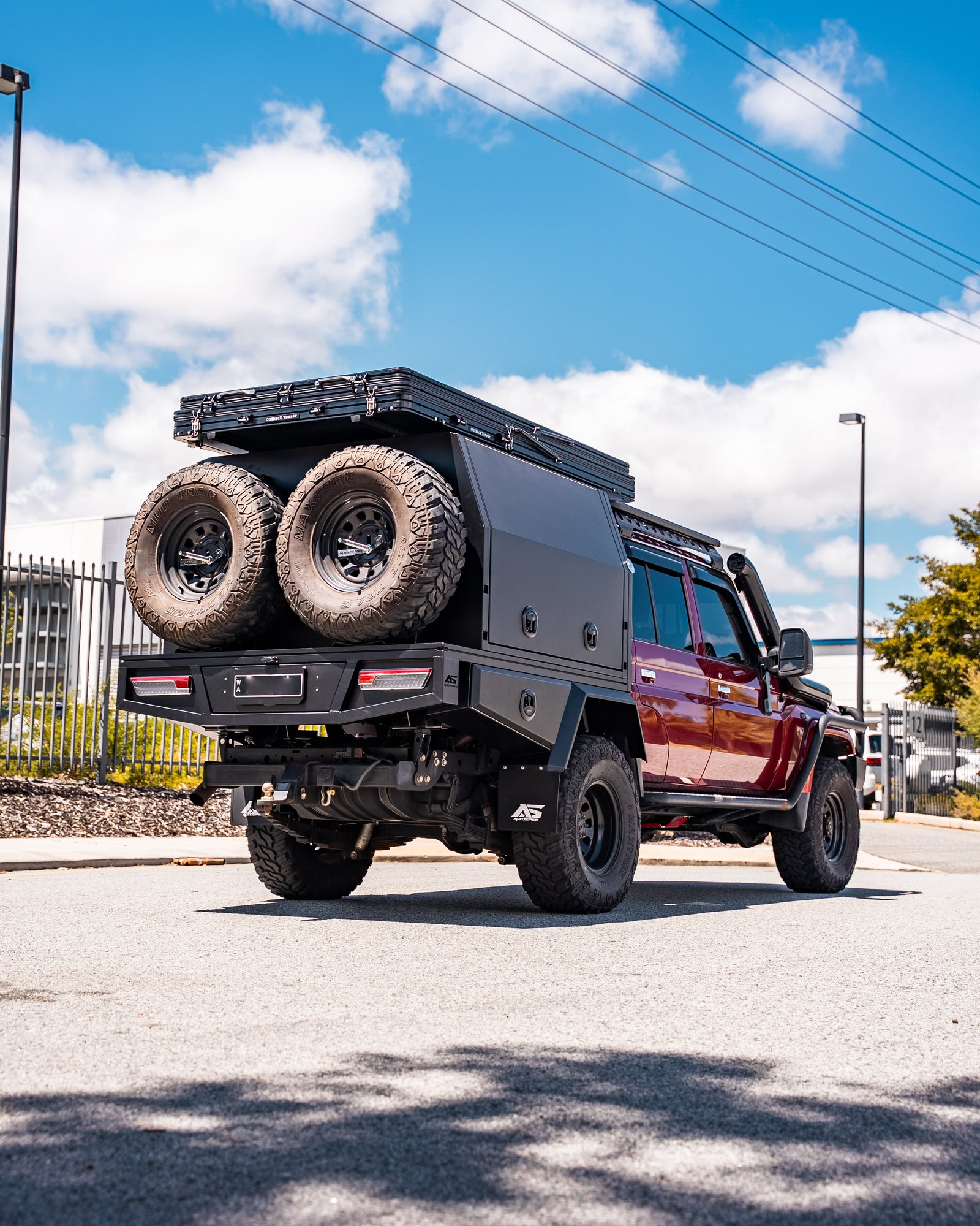 5.2 - 79 Series, 1400 v2, 2x Spare Wheel Carrier - DSC08679.jpg