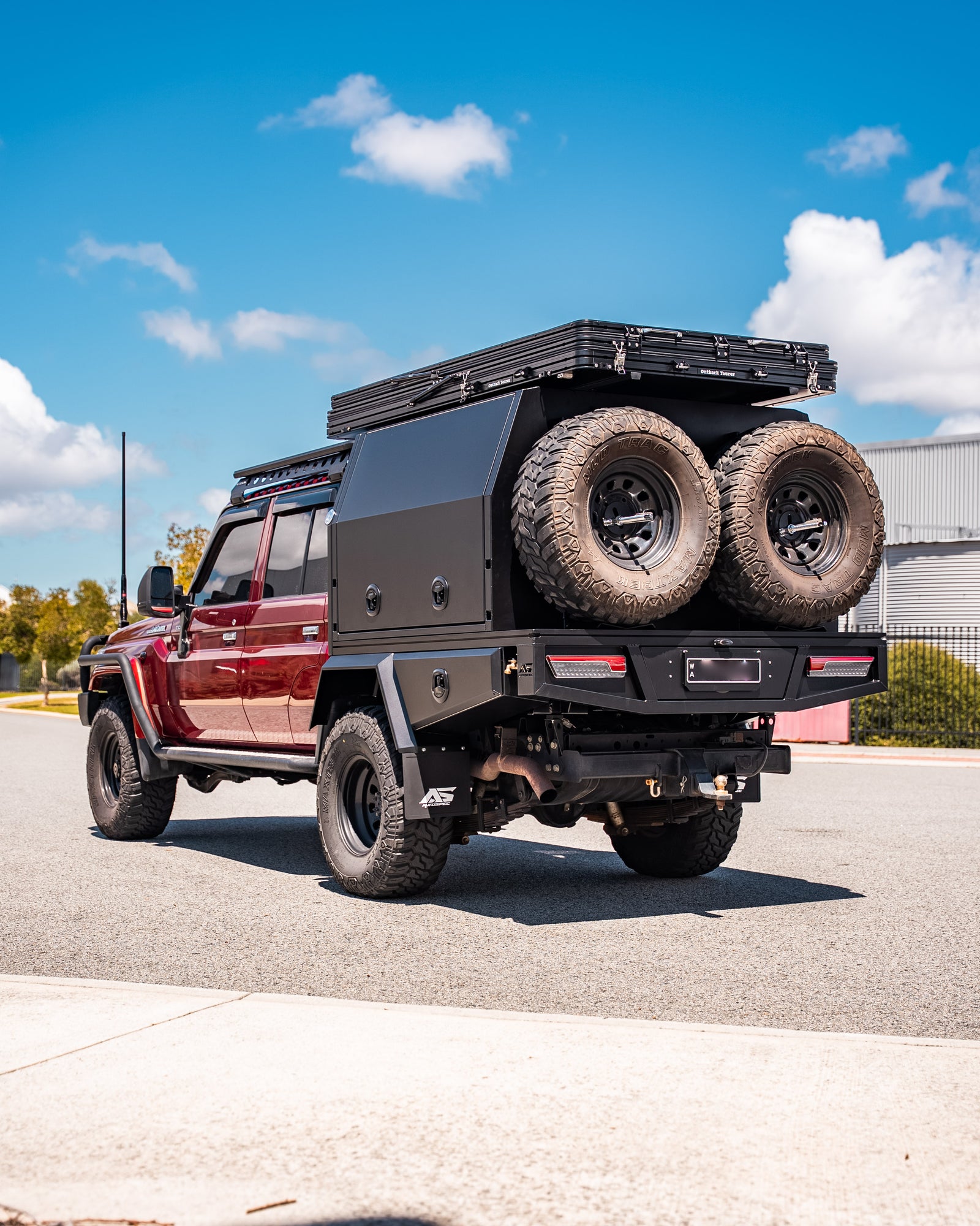 5.3 - 79 Series, 1400 v2, 2x Spare Wheel Carrier - DSC08681.jpg