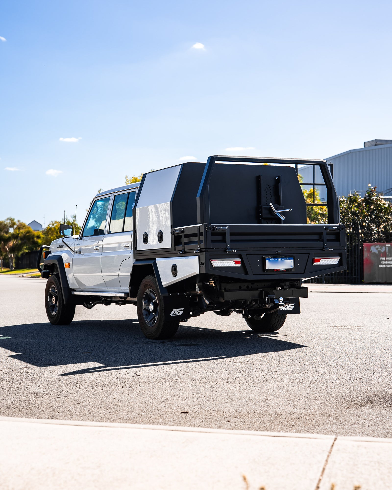 8.2 - 79 Series, 1000, White CC, Rear Hoop, Tray Sides, Spare Wheel Carrier - DSC09058.jpg
