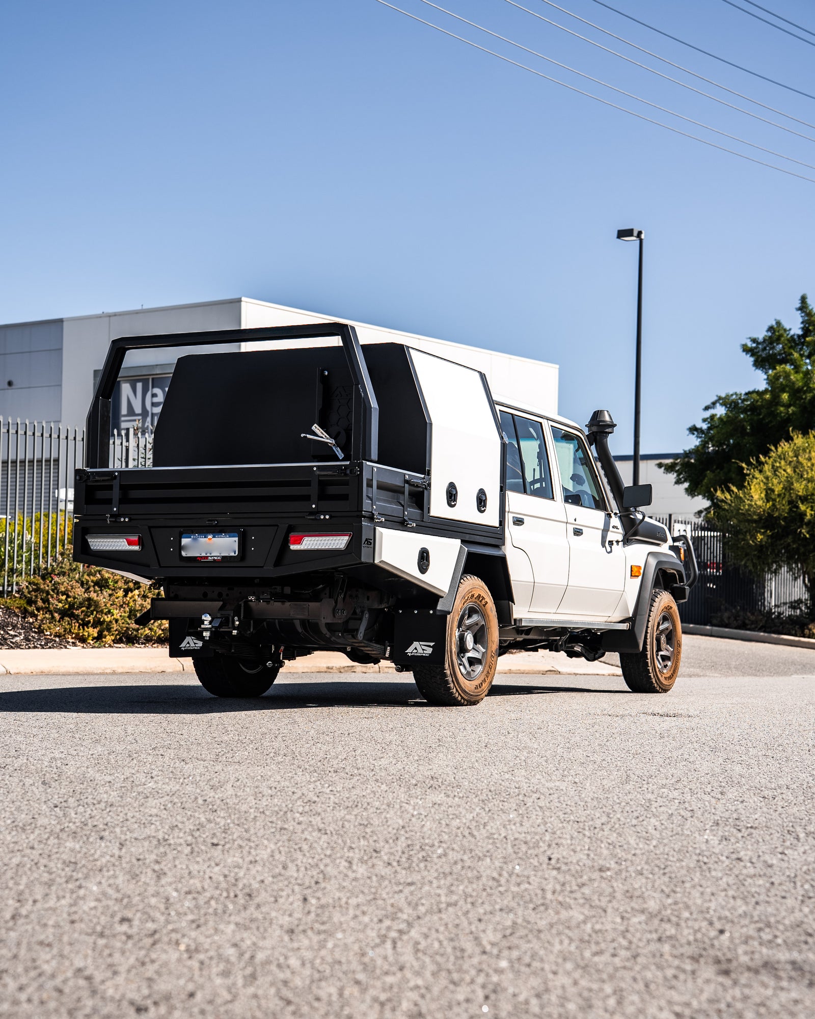 8.3 - 79 Series, 1000, White CC, Rear Hoop, Tray Sides, Spare Wheel Carrier - DSC09052.jpg