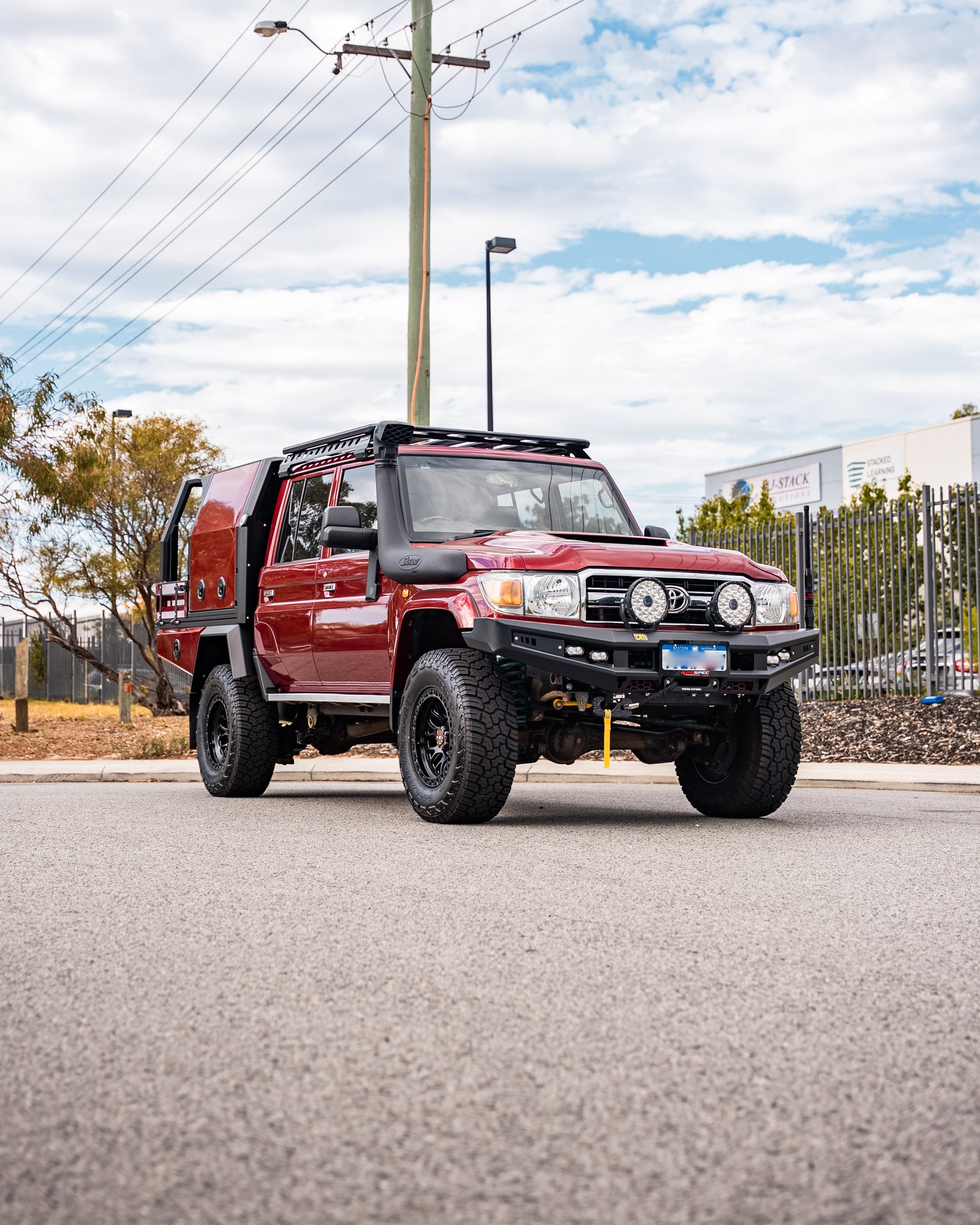 9.1 - 79 Series, 1000 v2, Red CC, Tray Sides, Rear Hoop, Spoiler, Spare Wheel Carrier - DSC02901.jpg