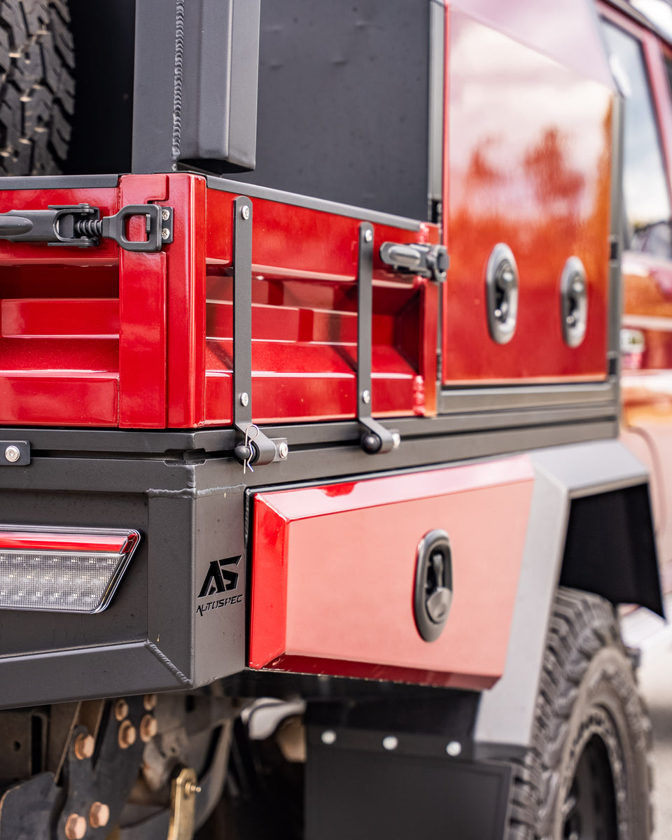 9.5 - 79 Series, 1000 v2, Red CC, Tray Sides, Rear Hoop, Spoiler, Spare Wheel Carrier - DSC02921.jpg