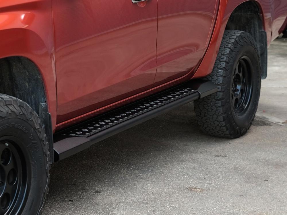 PIAK Side Step (Roadrunner, Black) for Mitsubishi Triton MR (11/2018 to 12/2023)