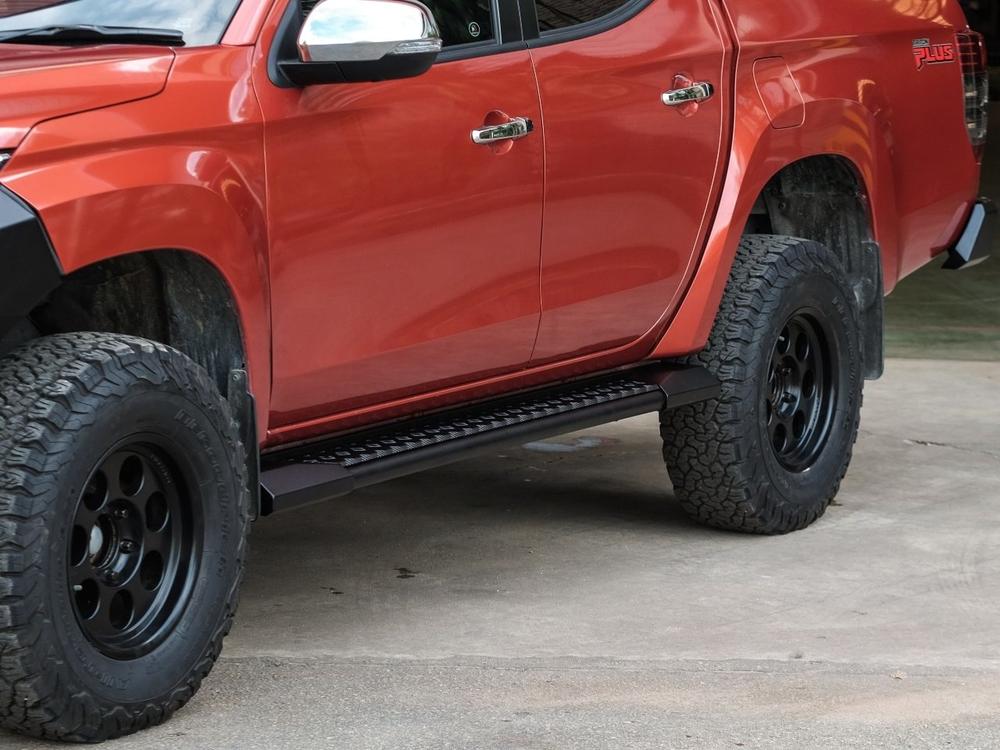 PIAK Side Step (Roadrunner, Black) for Mitsubishi Triton MR (11/2018 to 12/2023)